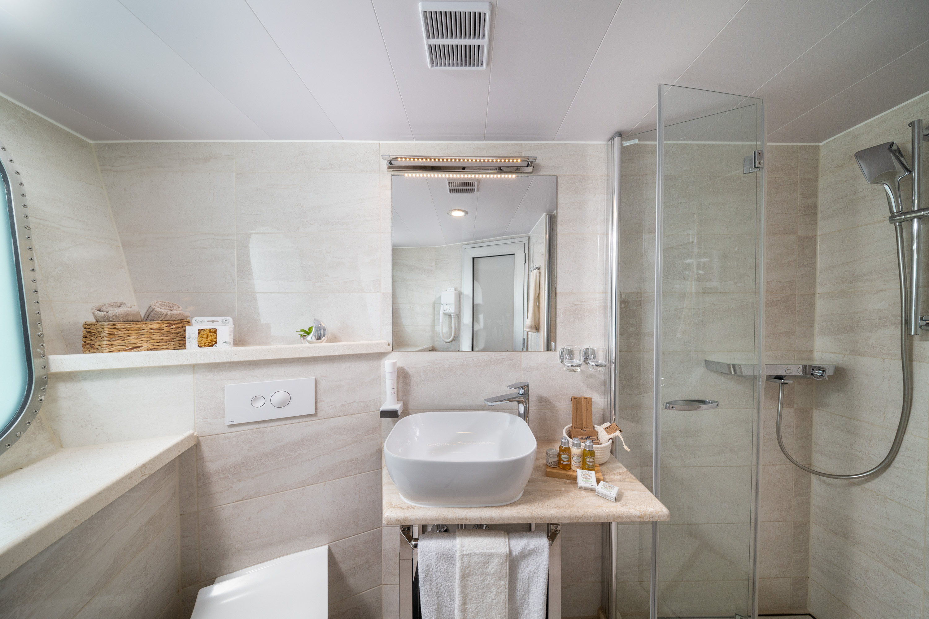 Olimp bathroom