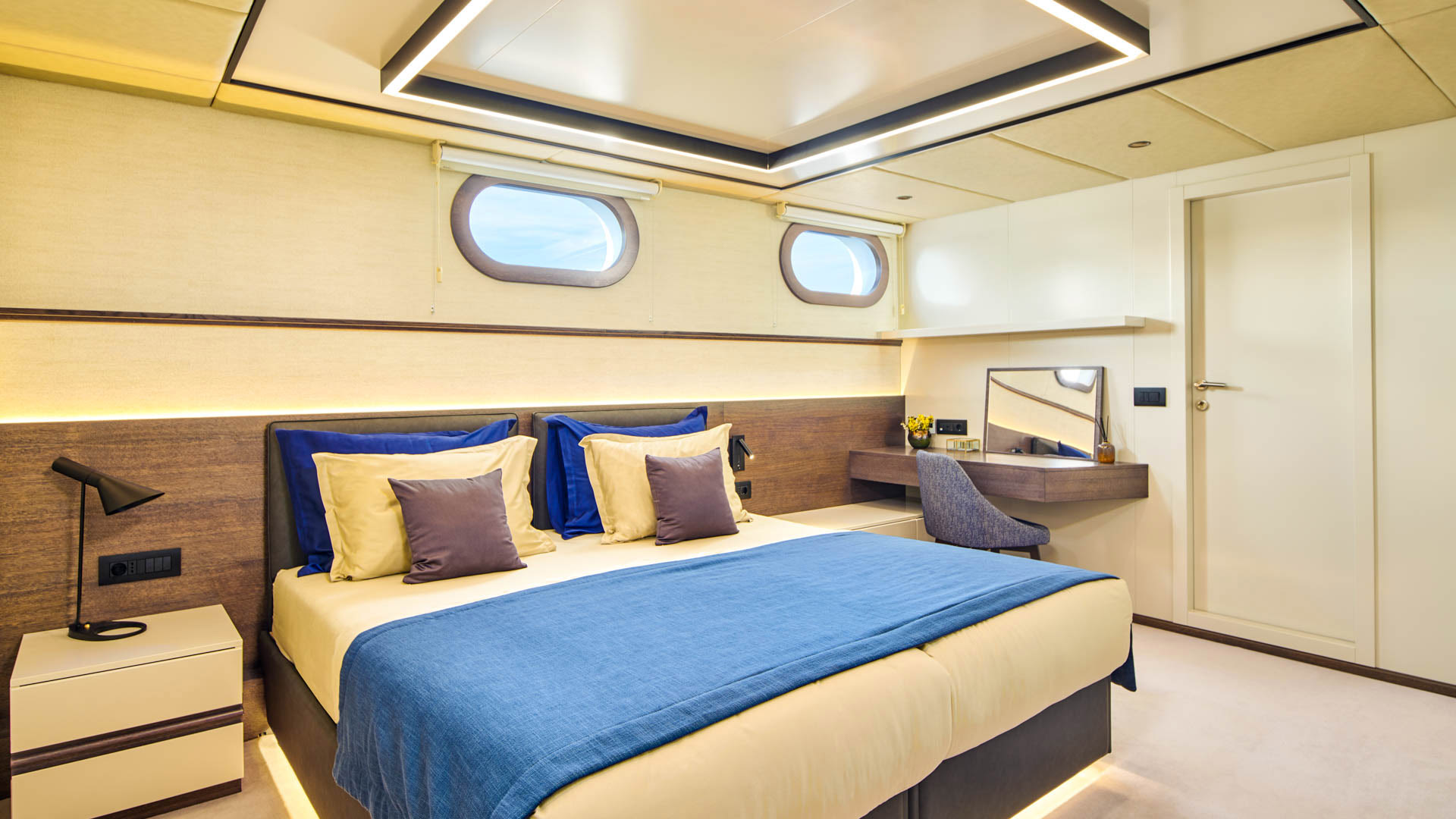 Anima Maris convertible cabin