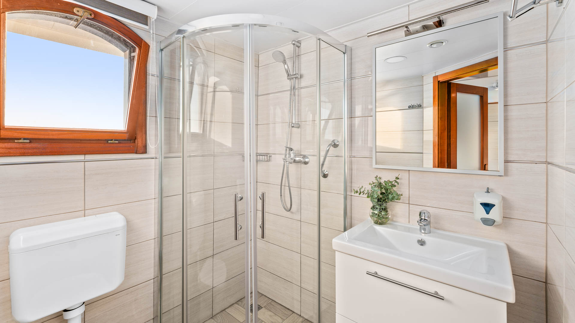 Karizma bathroom