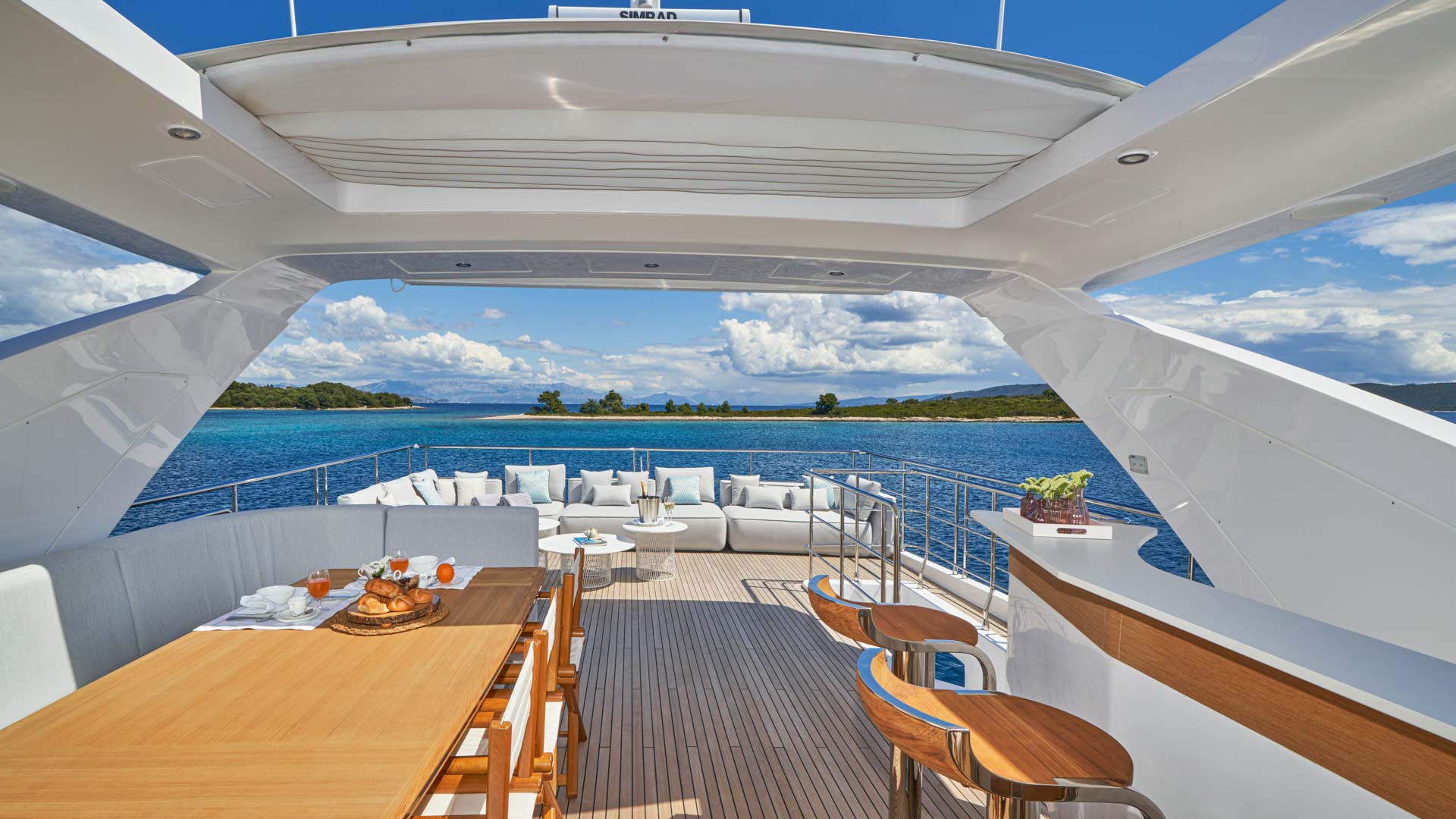 Flybridge front view