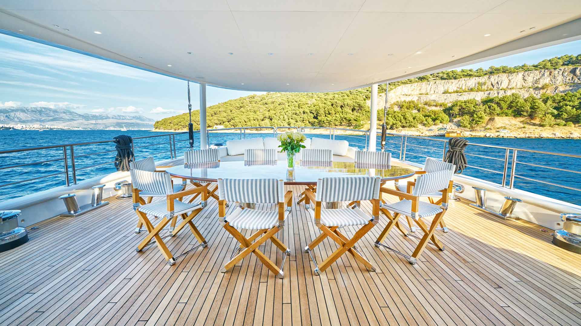 Acapella outdoor dining area