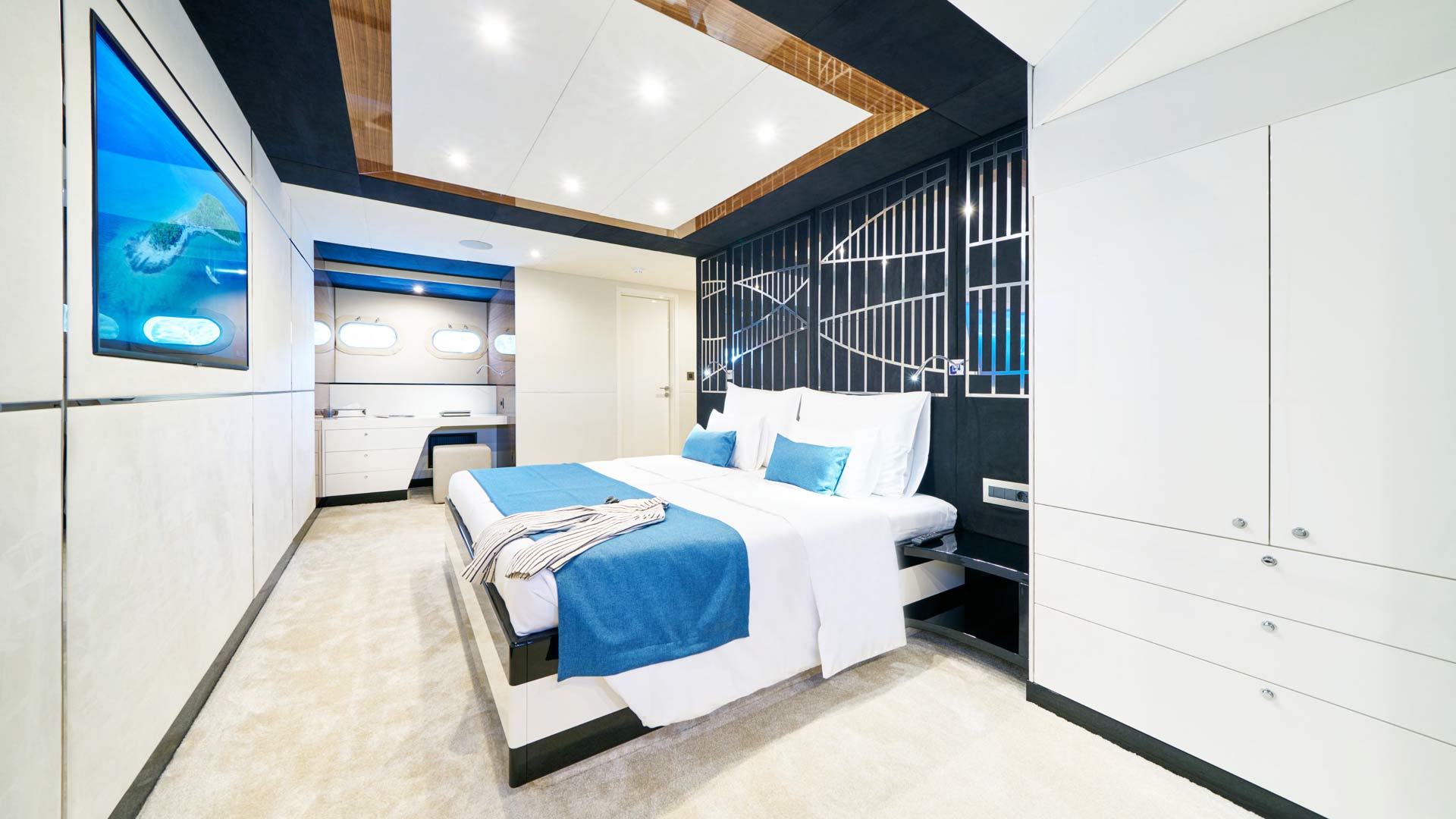 Acapella master cabin
