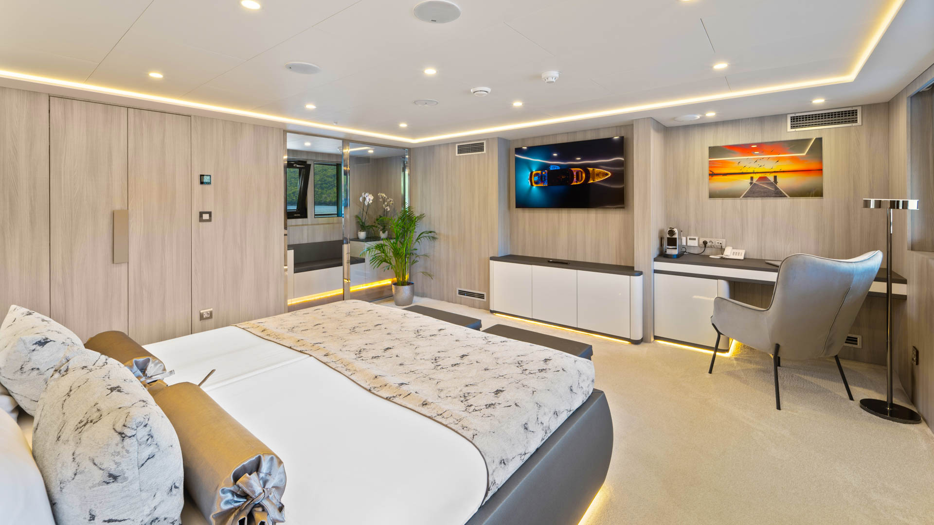 Freedom double cabin