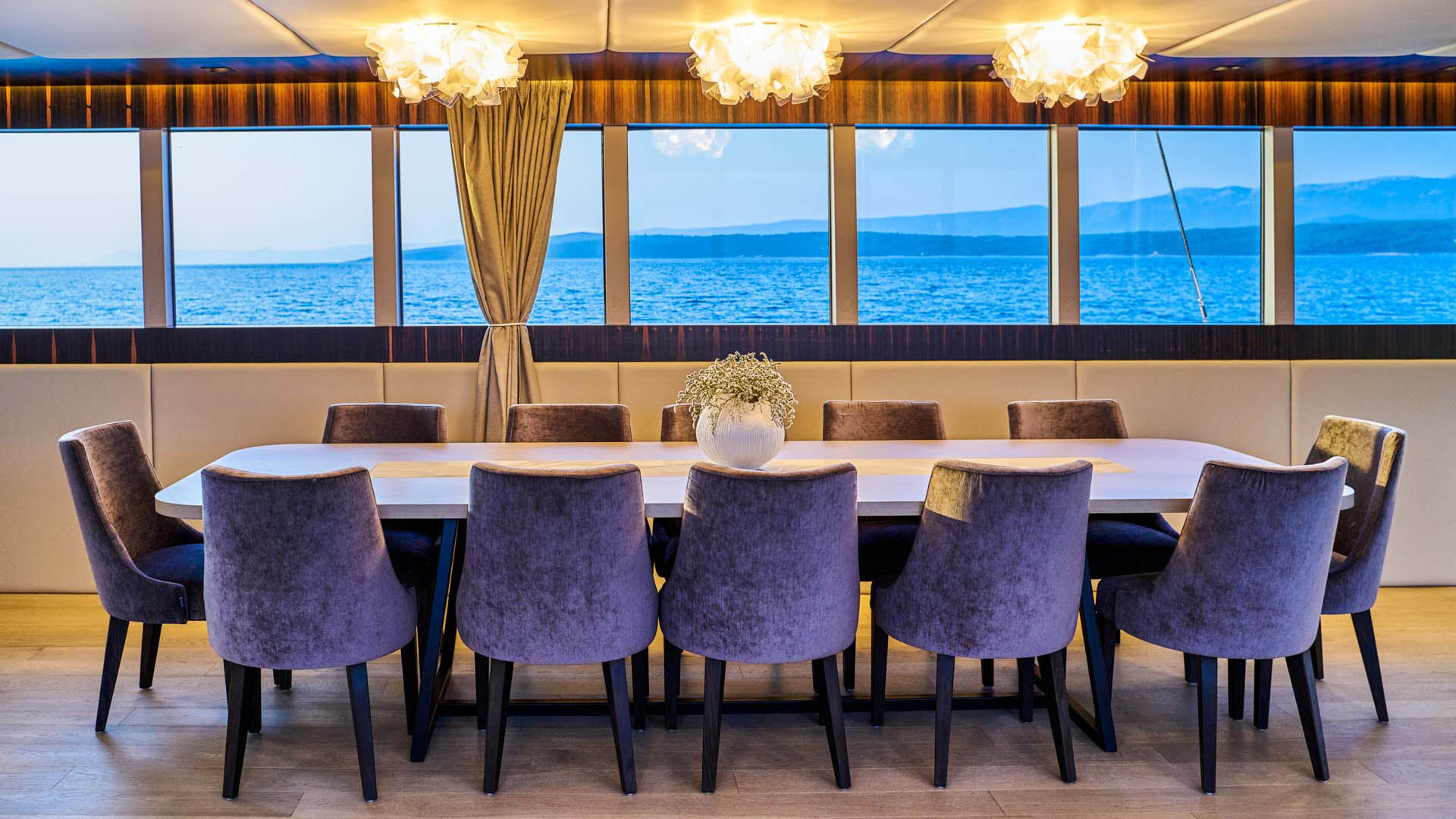 Dalmatino salon dining area