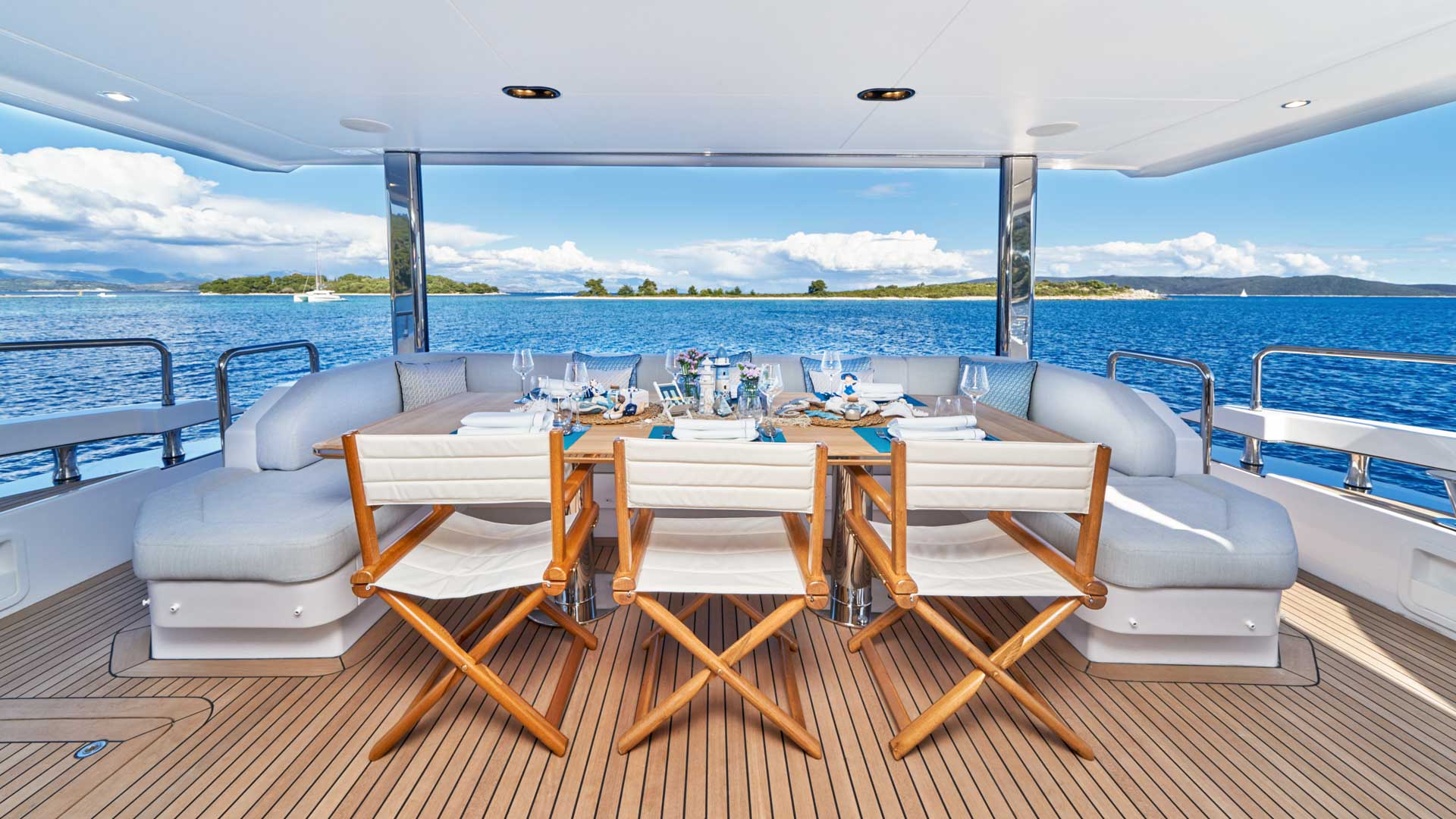 Aft dining area&nbsp;