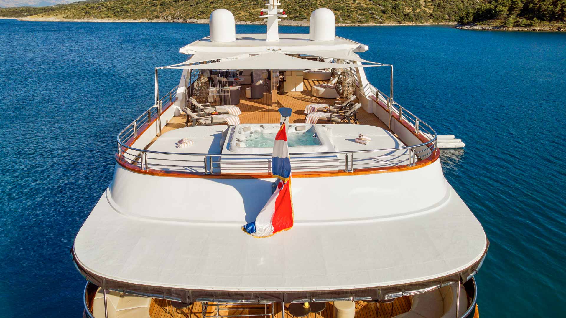 Cristal aft sundeck