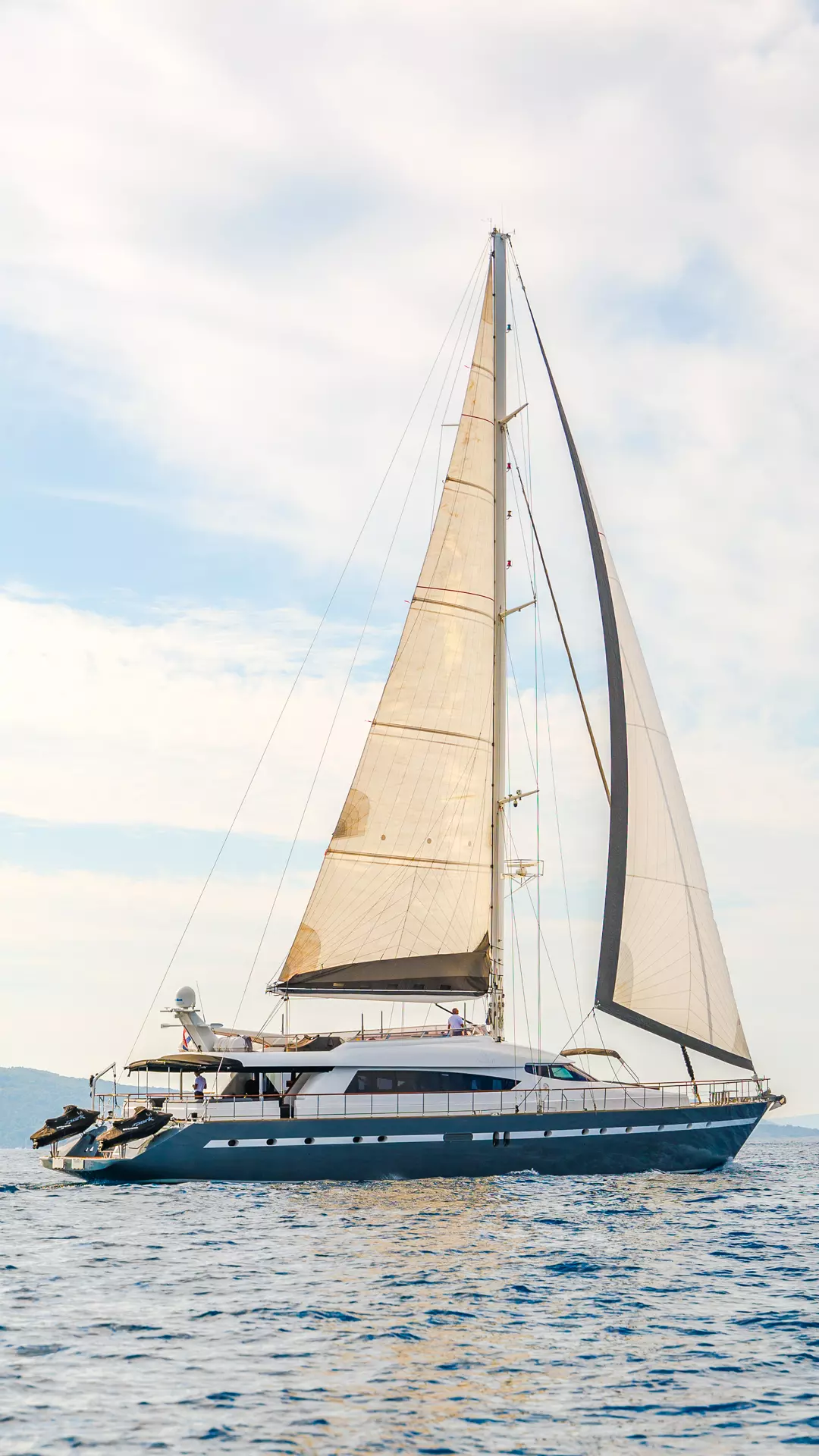 San Limi in sail