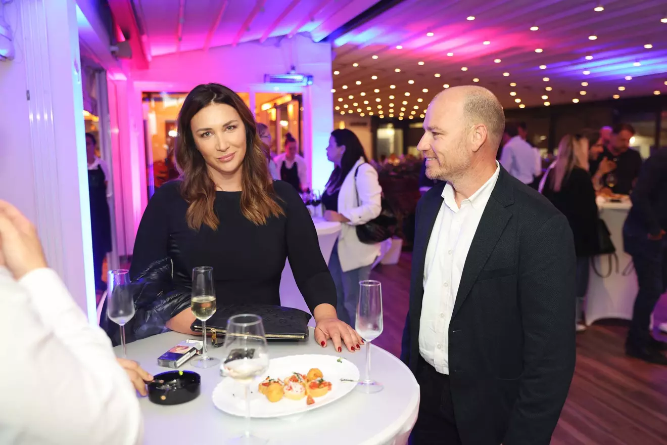 22-aftershowparty-guests.jpg
