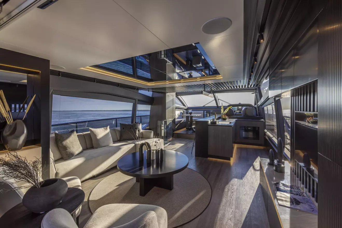 Pearl-72-motoryacht-5.jpg