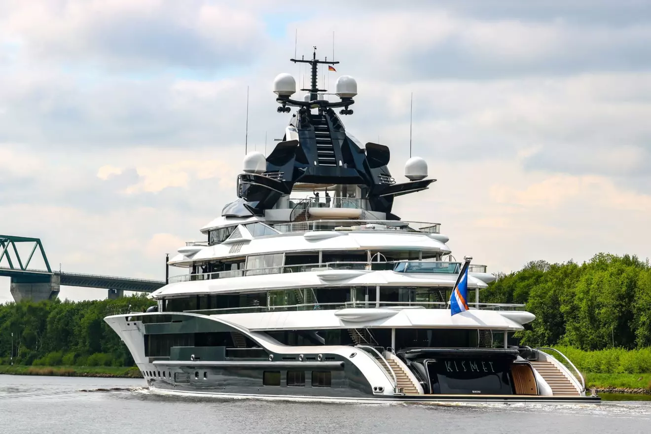 Lurssen-Kismet-back-view.jpg