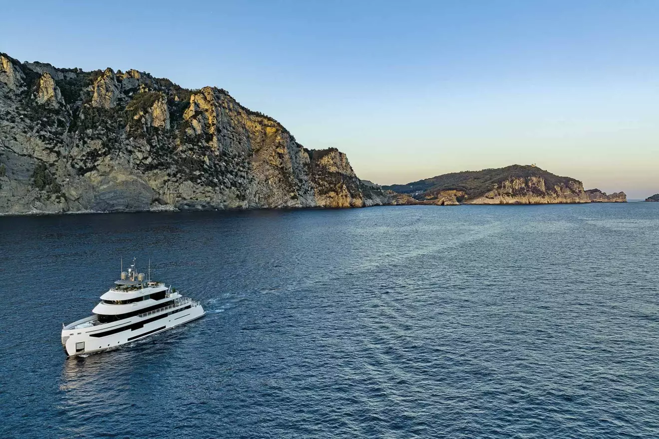 Benetti B.yond 37m aerial view
