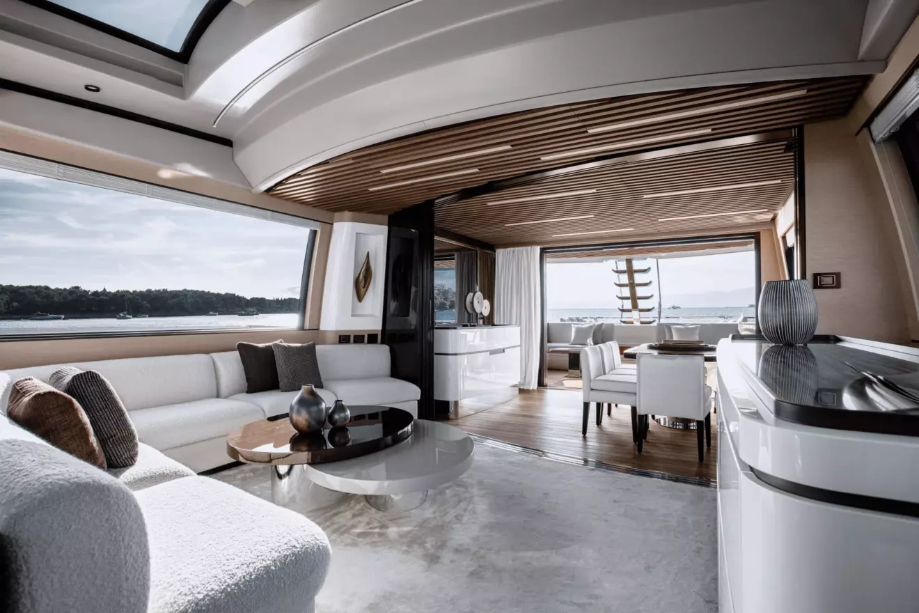 Azimut-S10-2.jpg
