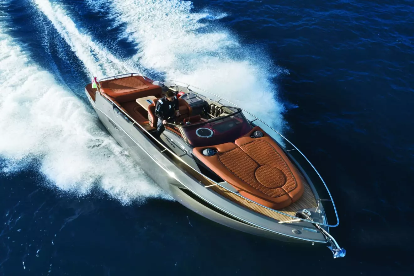 Cranchi E30 Endurance cruising