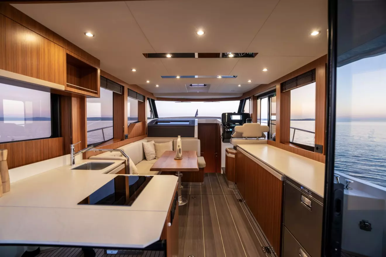 Greenline 42 - salon.jpg