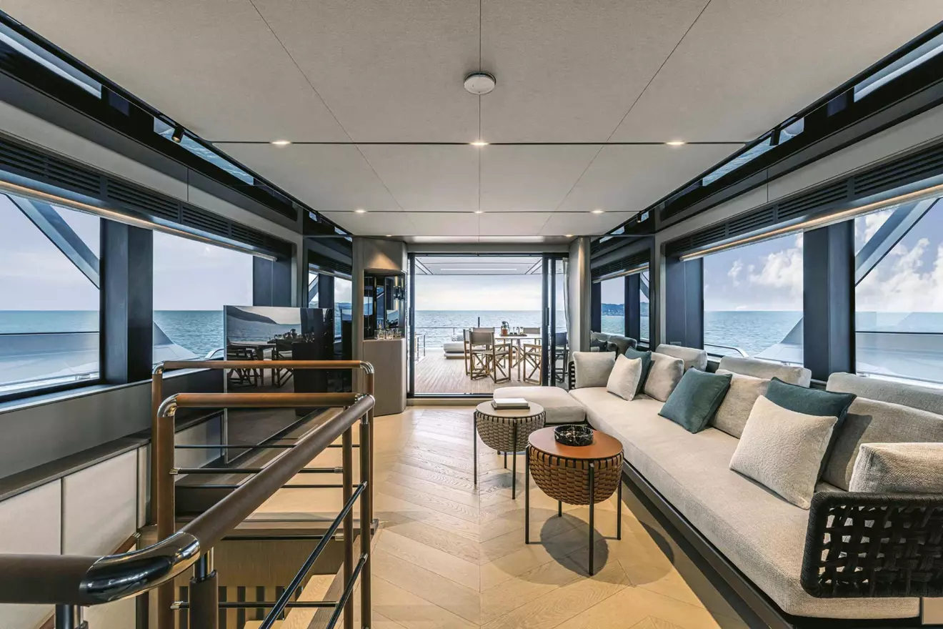 ferretti-infynito-90-interior-00.jpg