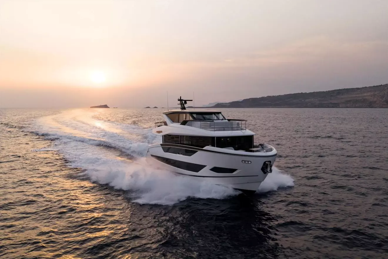 Sunseeker 82 Ocean Enclosed - front view cruising.jpg