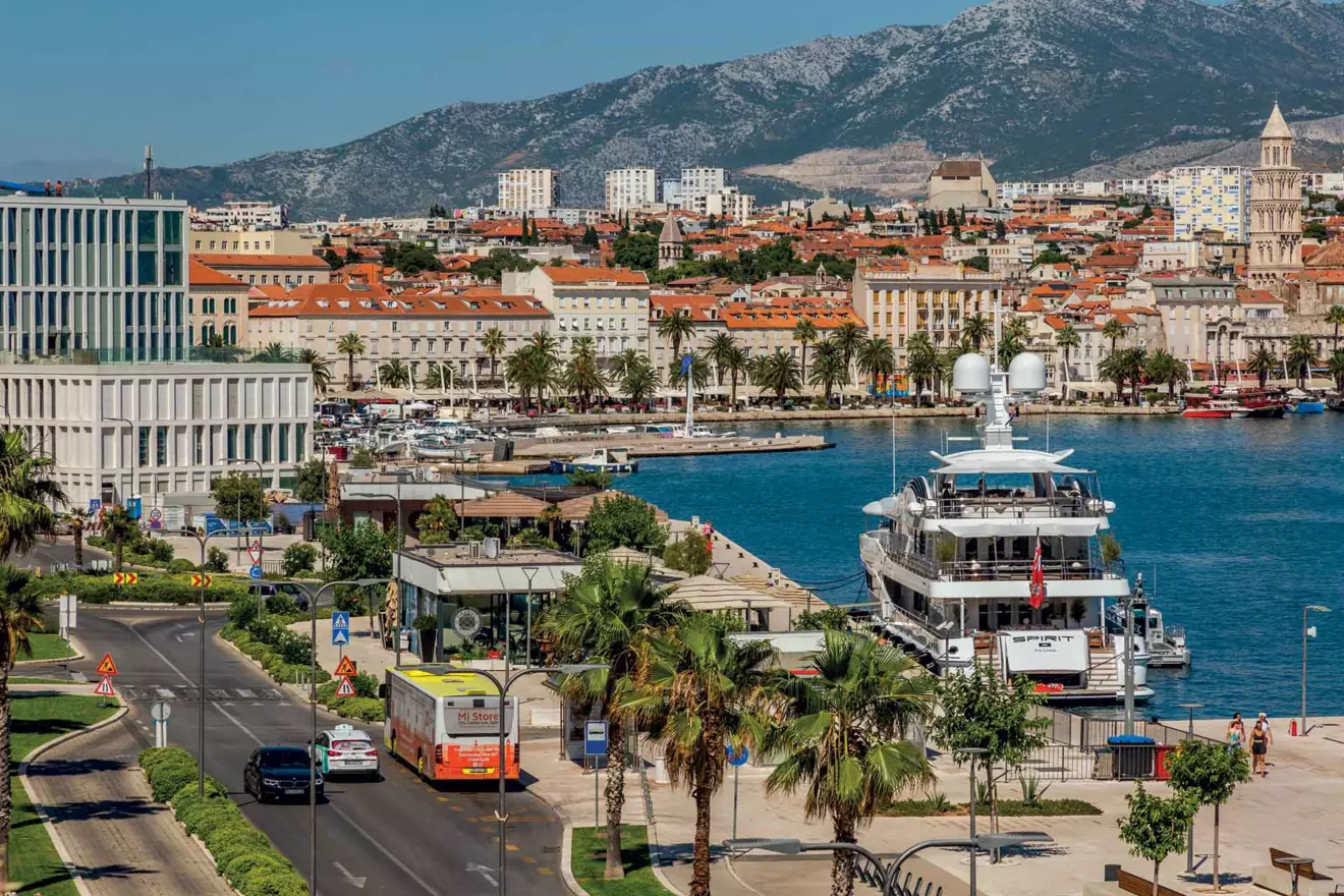 Honeymoon split yacht charter