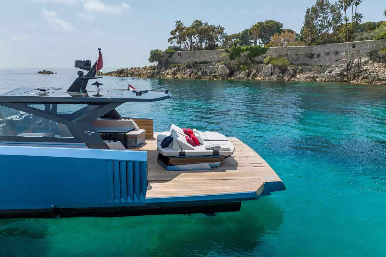wallypower58-aft-platfrom.jpg