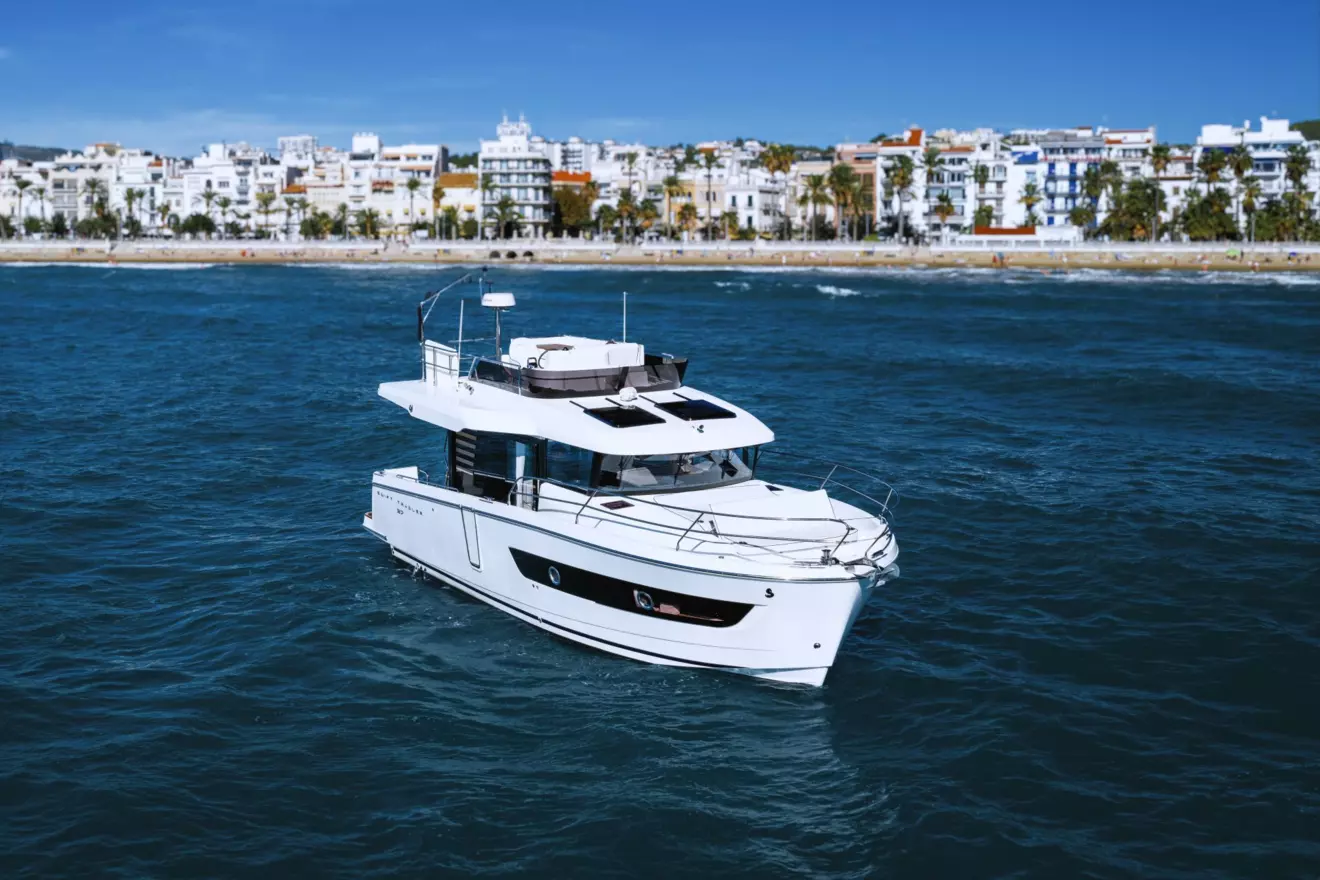 Beneteau Swift Trawler 37 Fly  - front aerial view.jpg