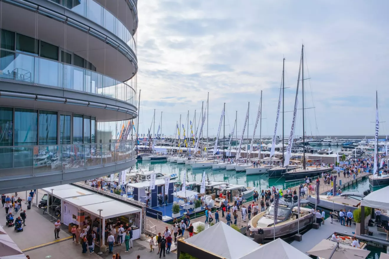 genoa-boat-show-audience.jpg