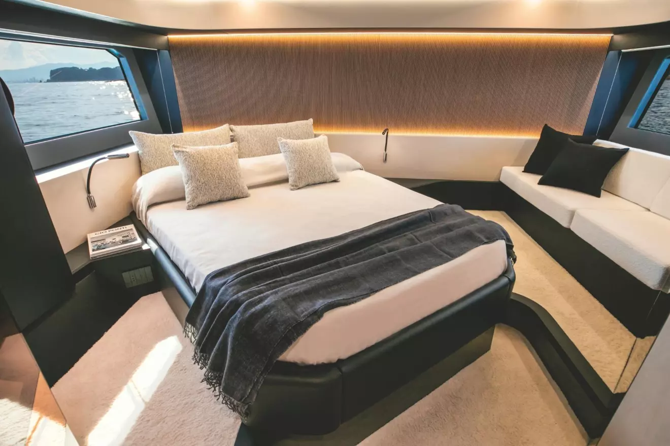 fim-regina-500-cabin-02.jpg