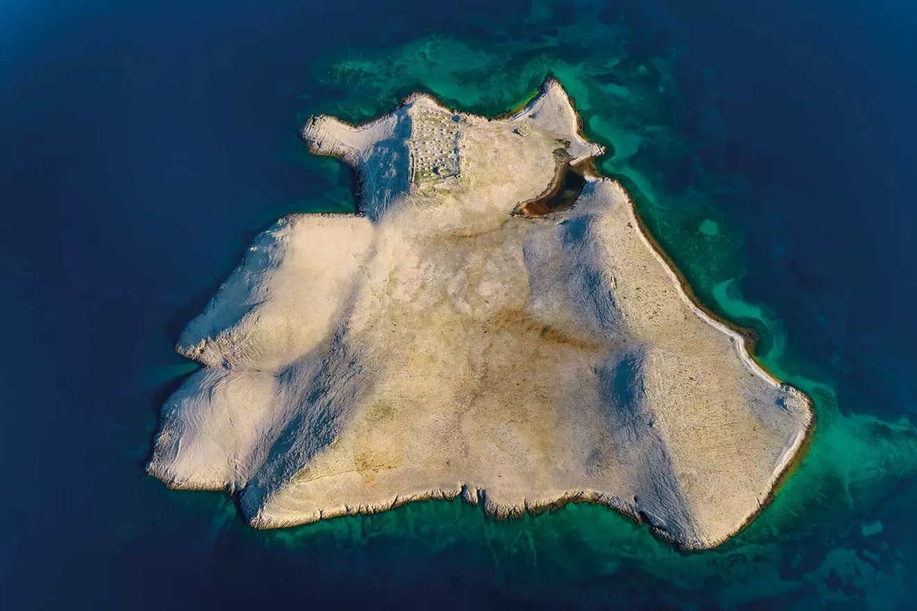 Small Island Veli Sikavac, 