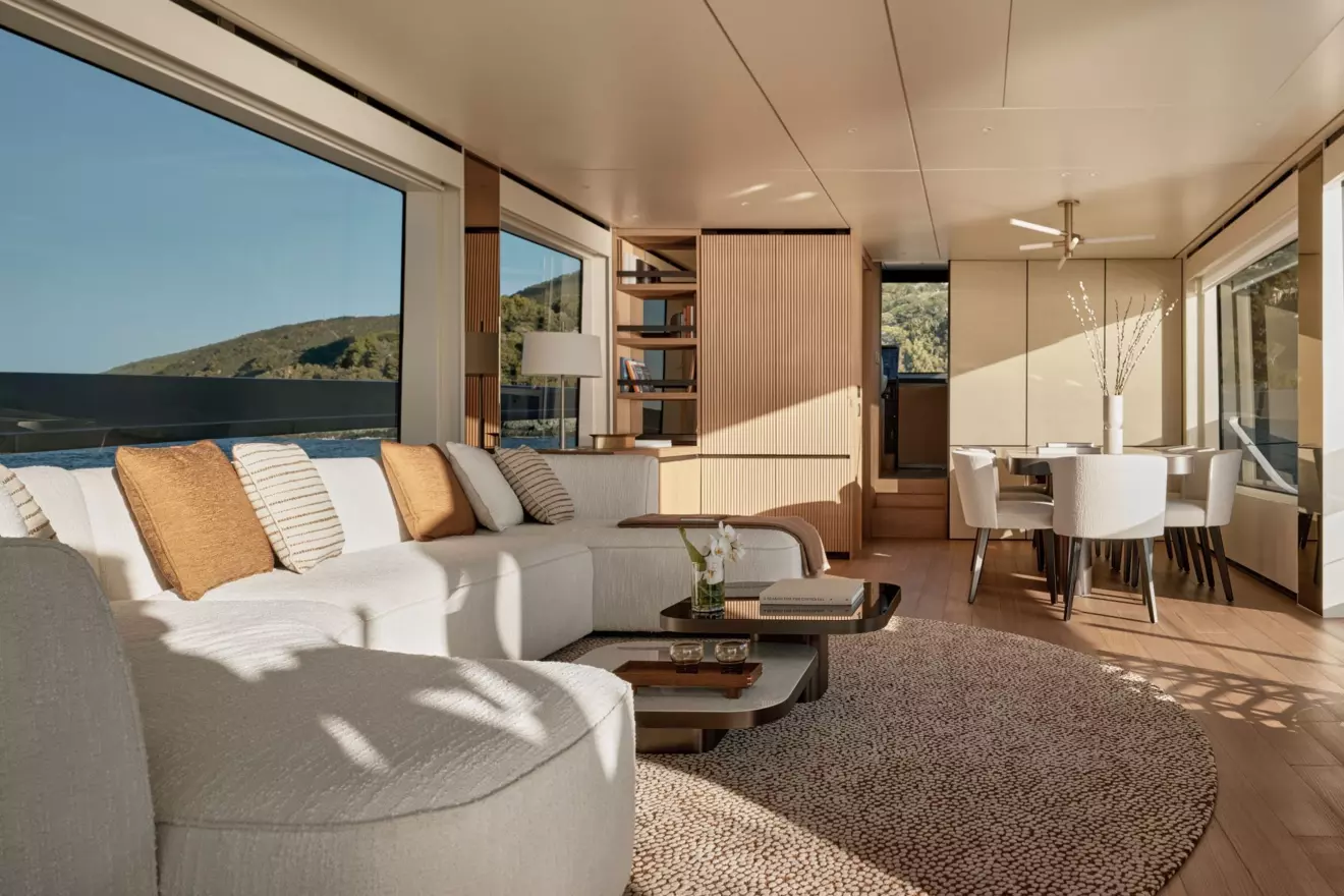 Azimut Seadeck 9 - salon.jpg