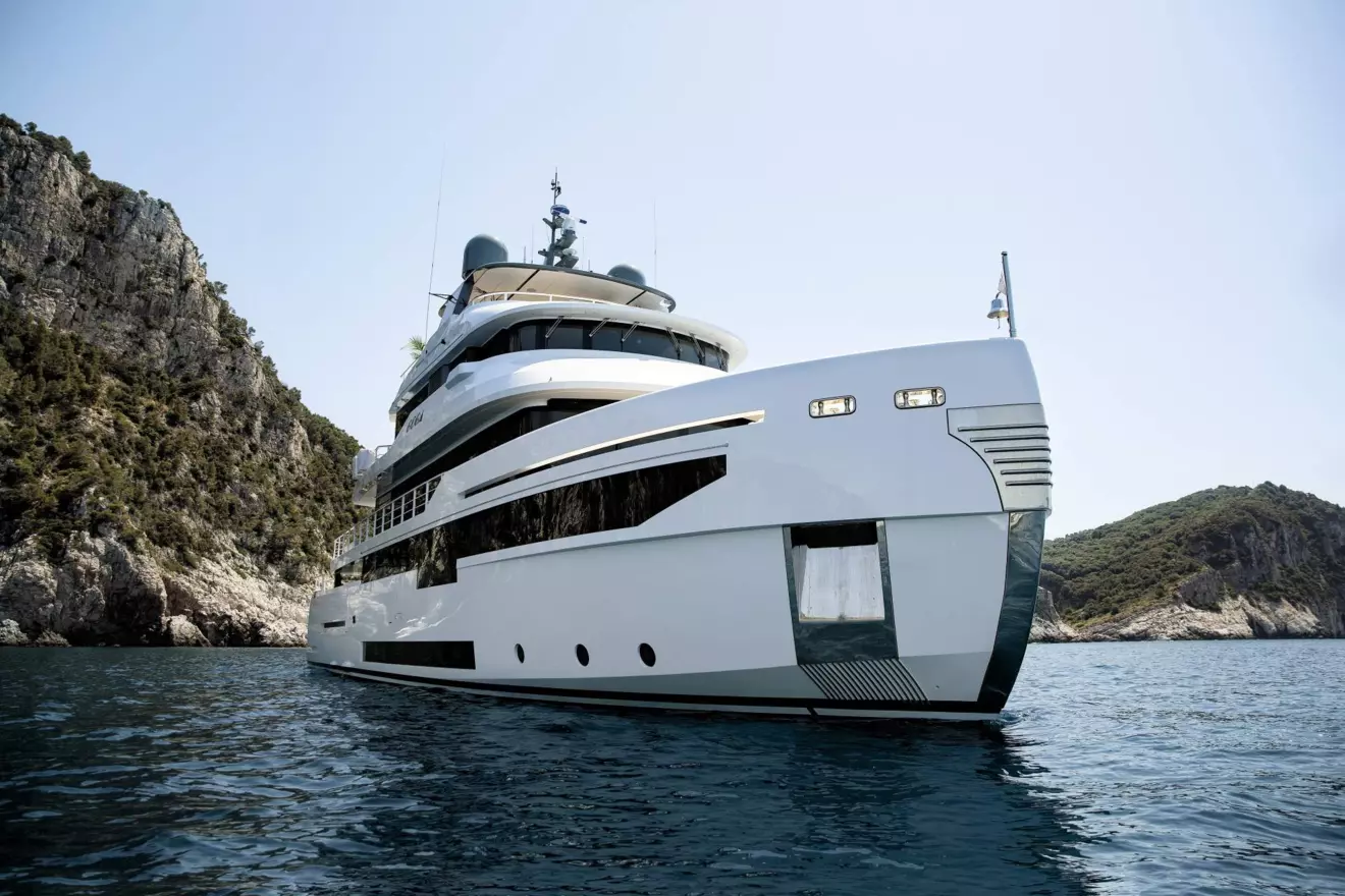 Benetti-B.Yond 37M front view