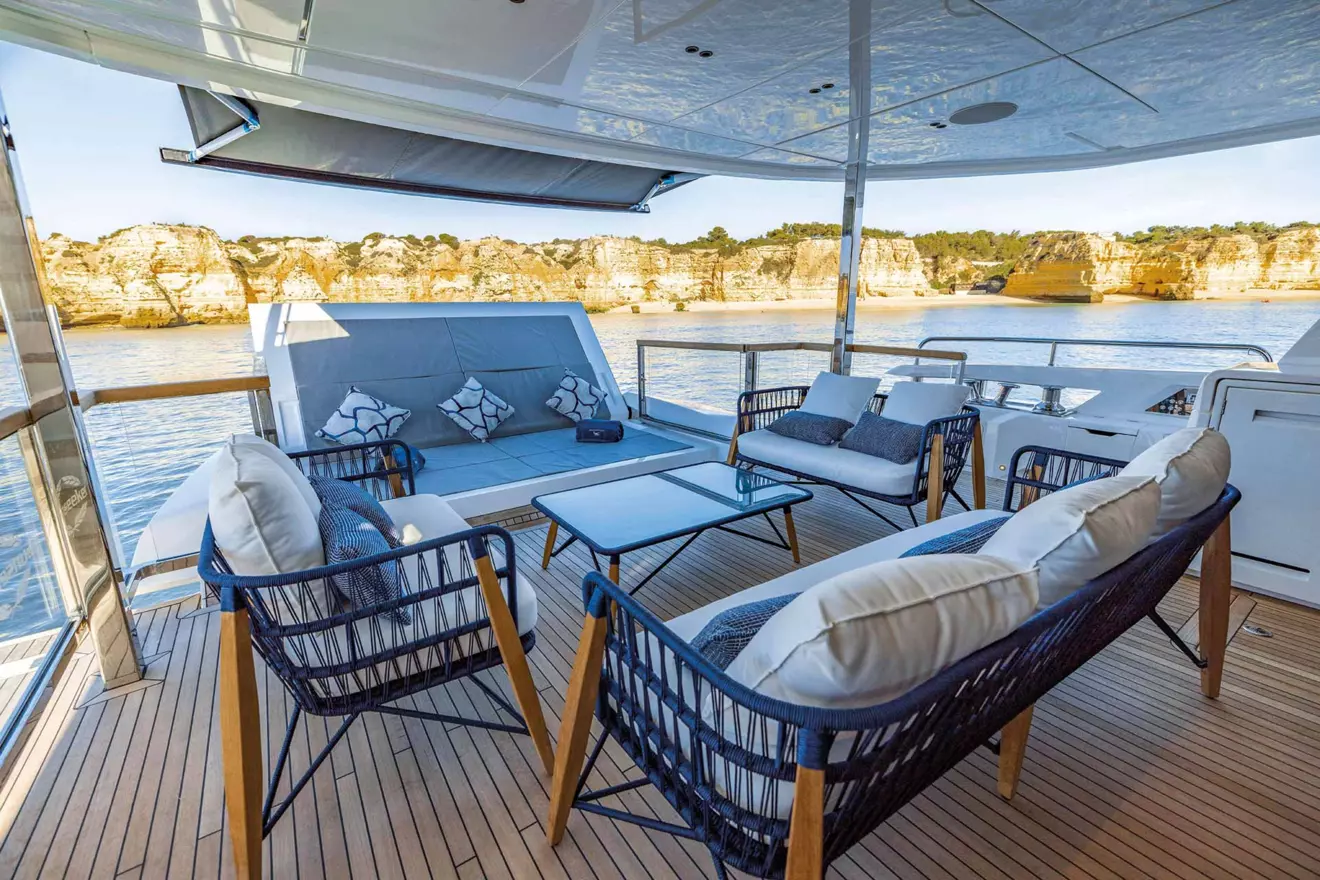 sunseeker-100-yacht-kokpit-00.jpg