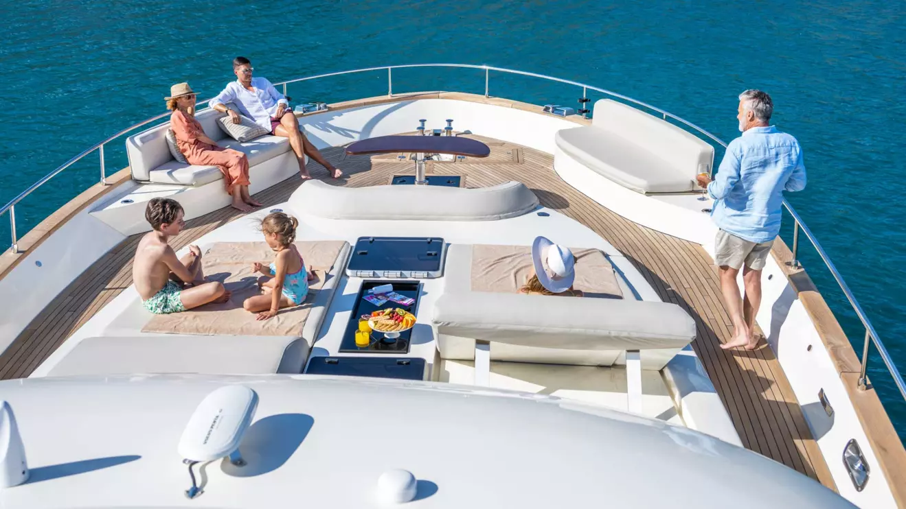 Panta Rei bow sundeck