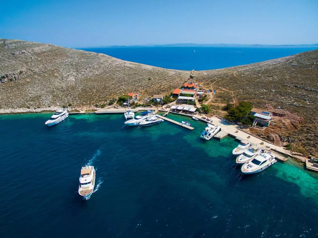 Konoba Levrnaka yachts