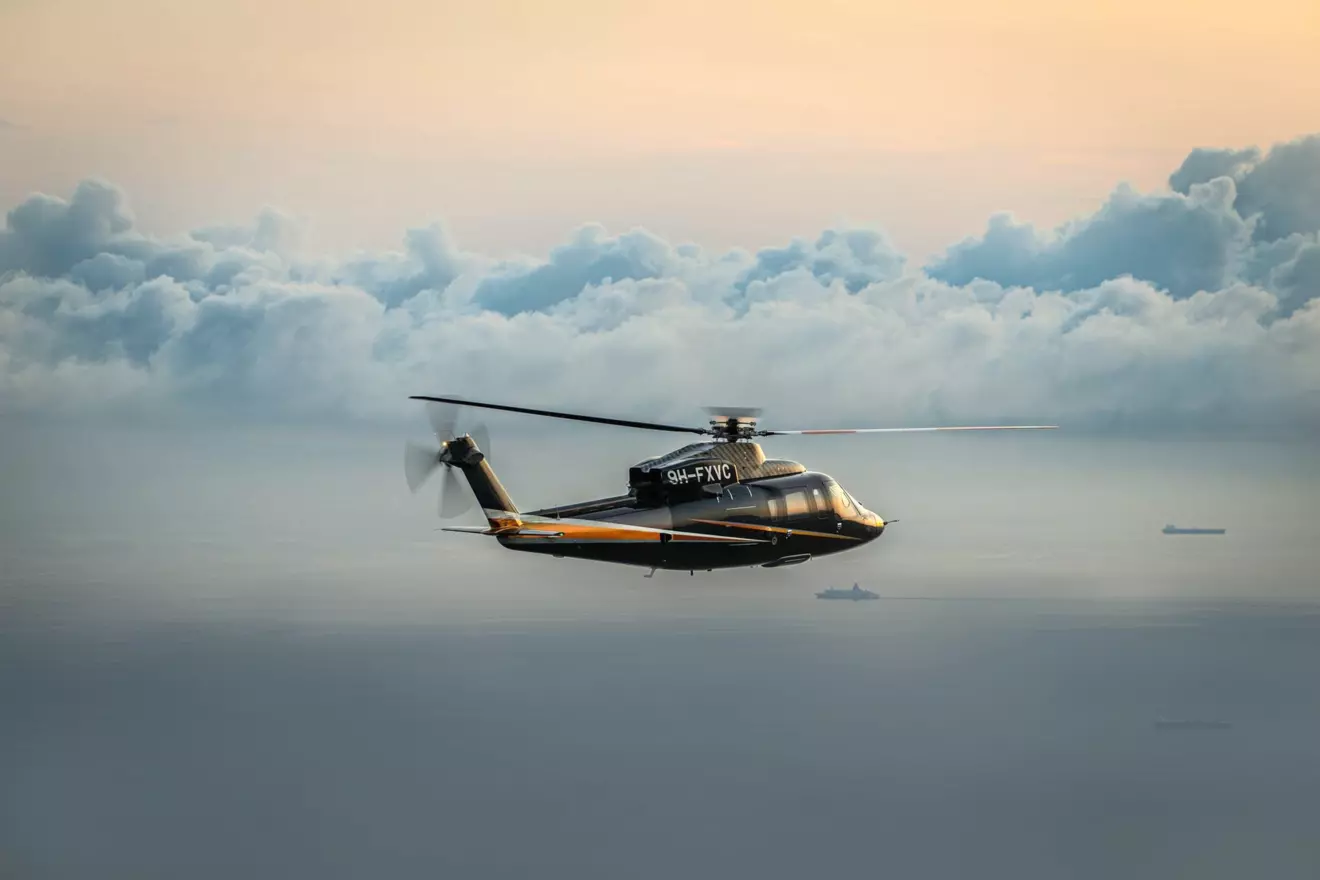 Flexjet S-76 helicopter_flying_Italy.jpg