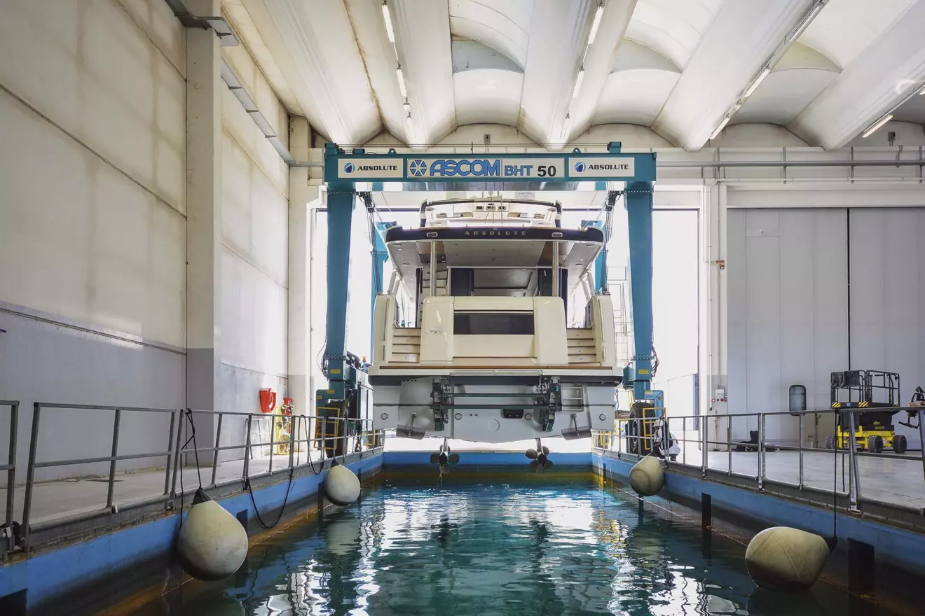 absolute-navetta-73-test-pool-00.jpg
