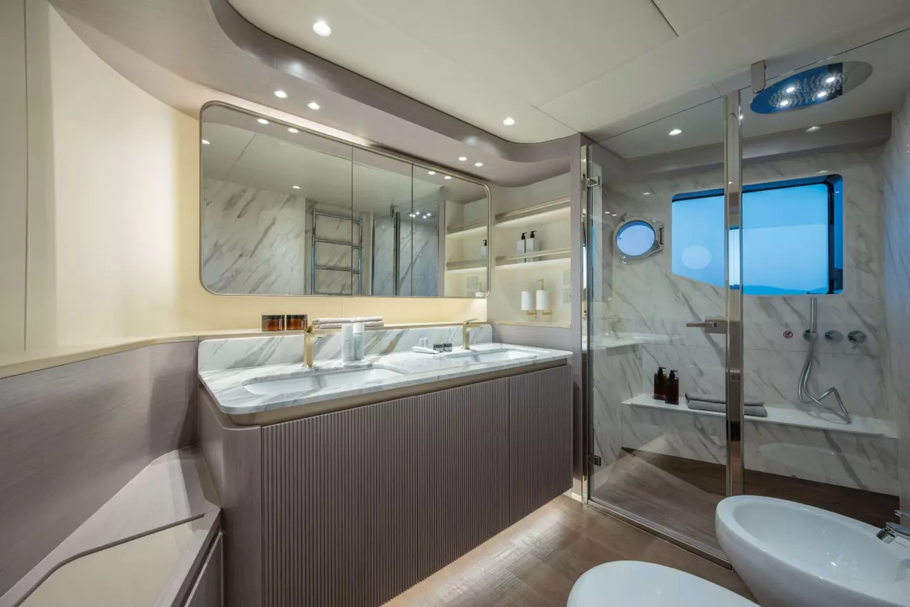 Absolute 70 Fly - master bathroom.jpg