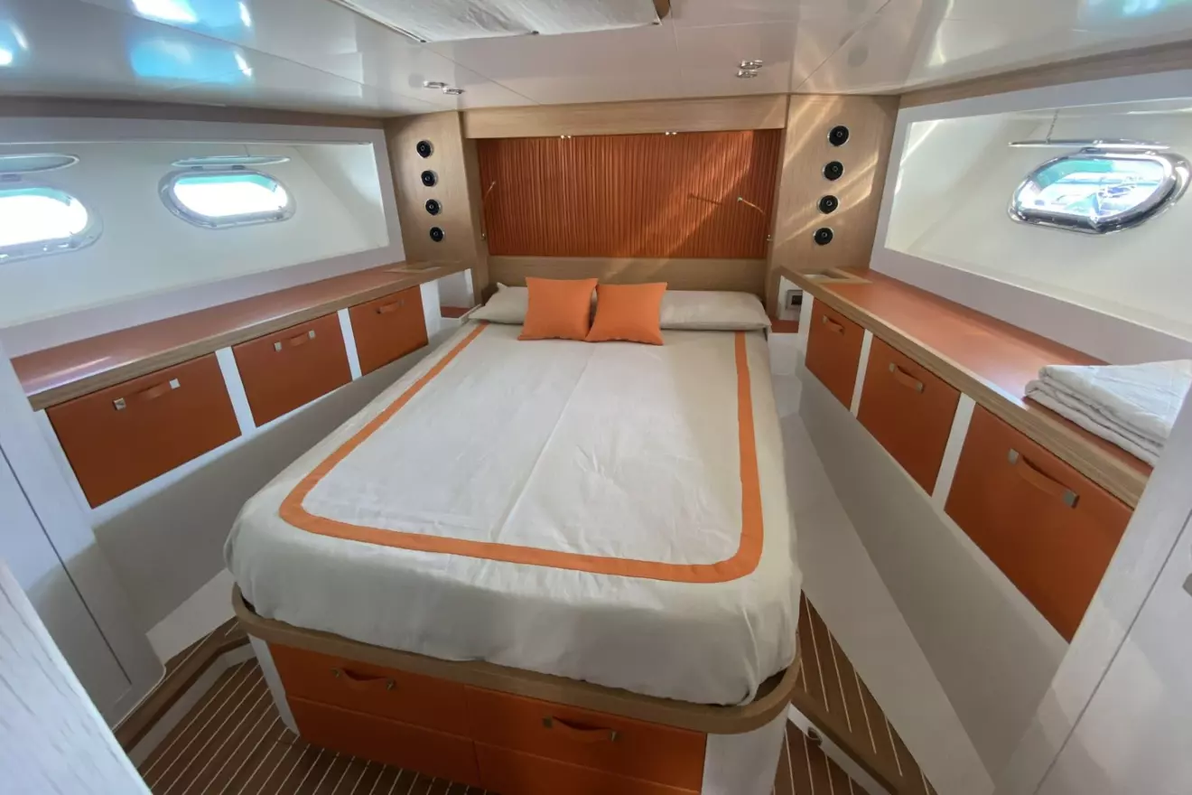 Magnum 63 interior cabin