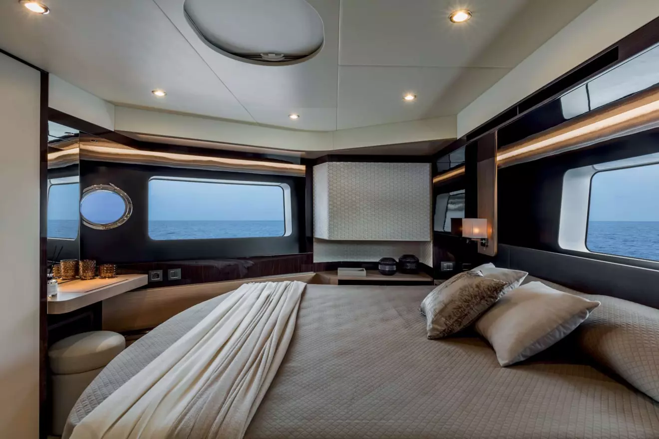 Navetta48-MasterCabin-00-17.jpg