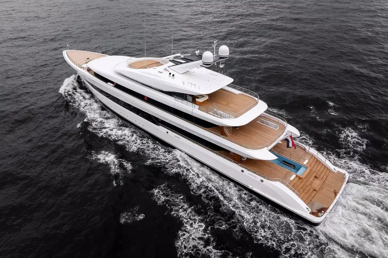 Feadship Stella M-1.jpg