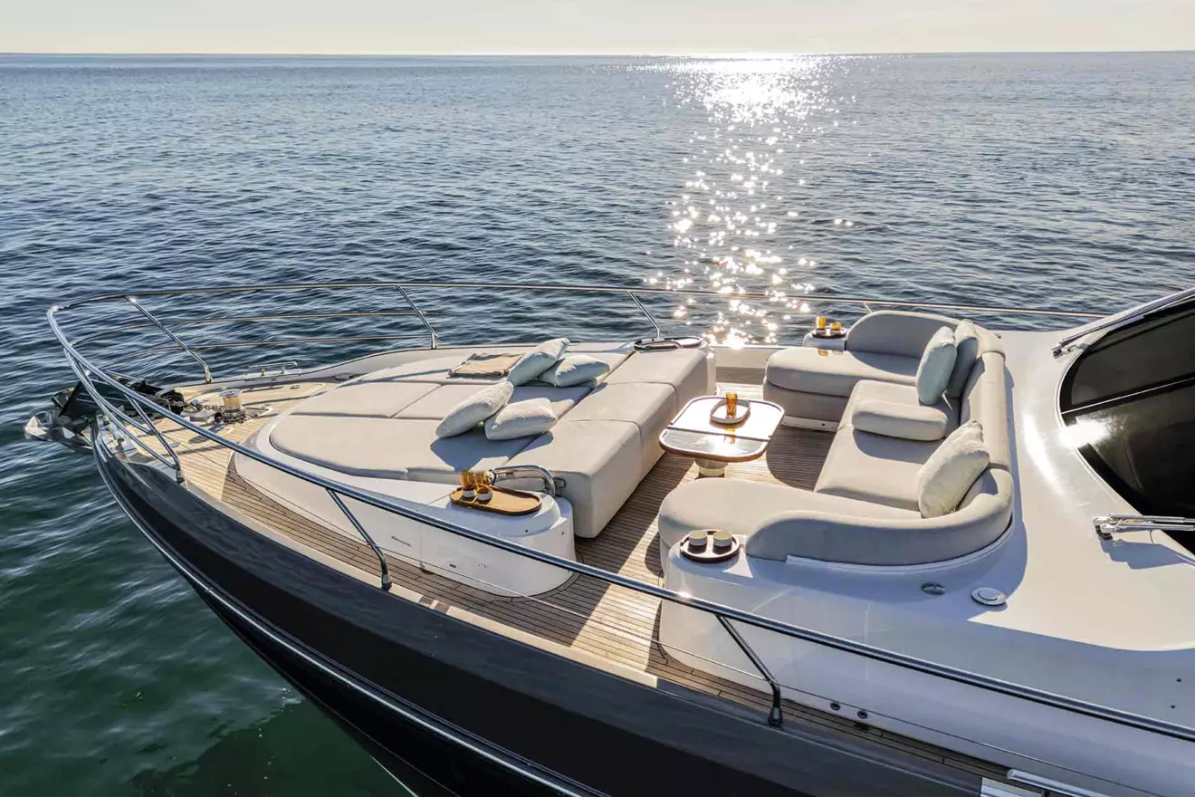 azimut-72-fly-exterior-00.jpg