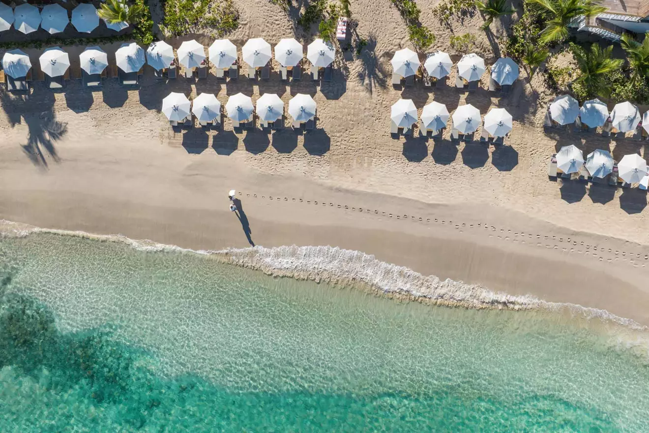 Cheval-Blanc-St-Barth-beach-00.jpg