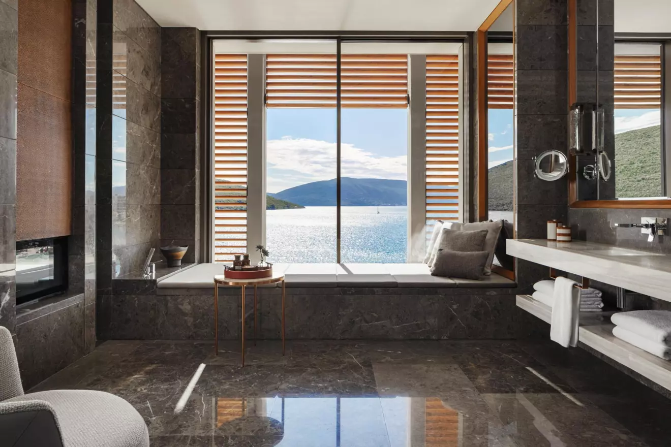 OneOnly-Portonovi-BayViewSuite-Bathroom-02.jpg