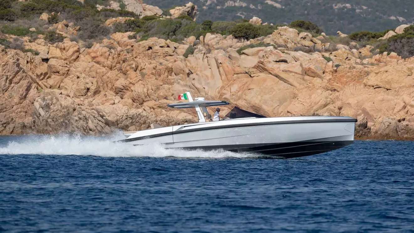 wallytender 48 cruising
