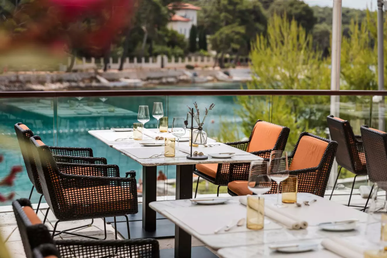 cikat-bay-alfred-keller-restaurant-00.jpg