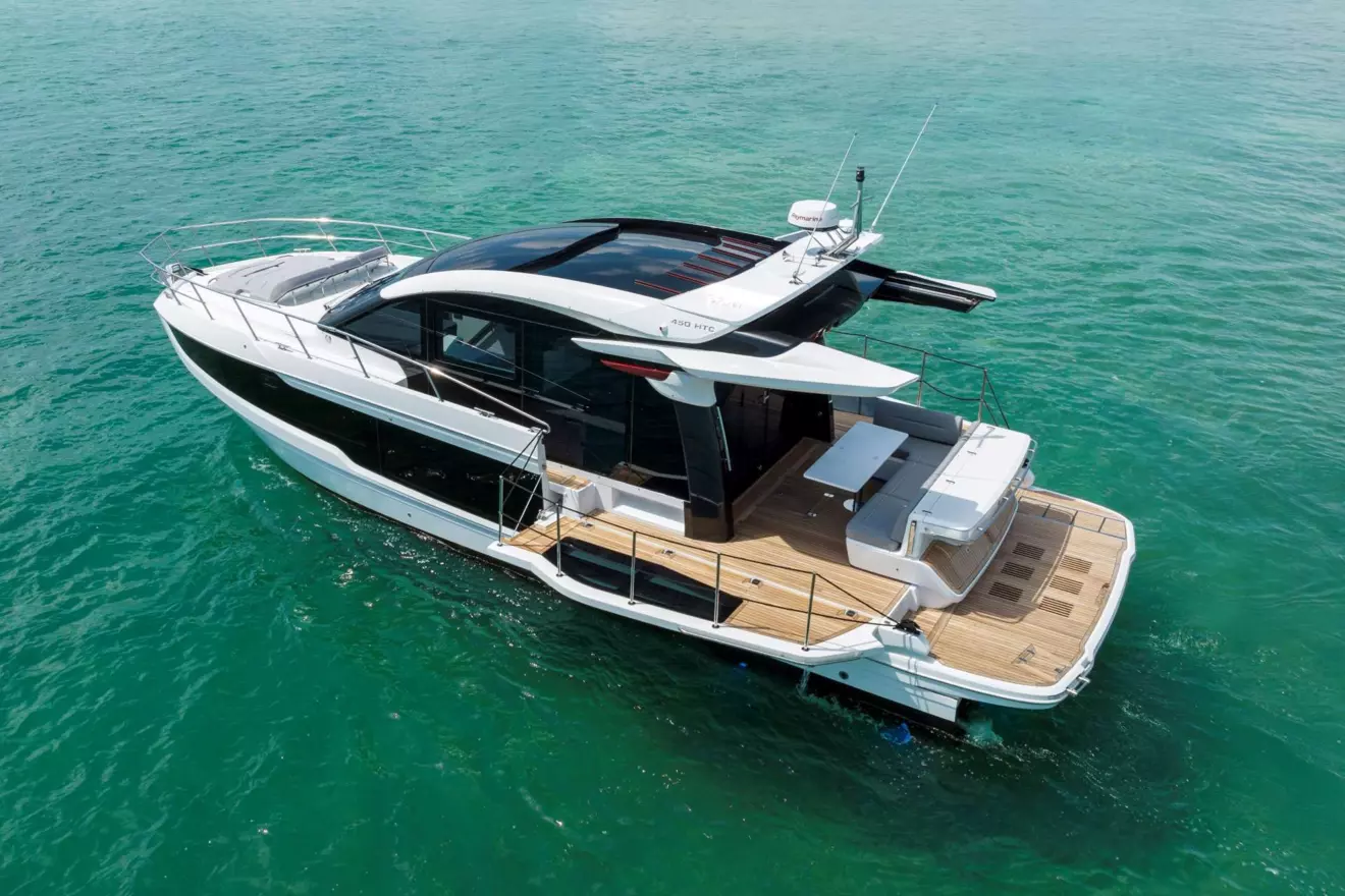Galeon 450 HTC exterior