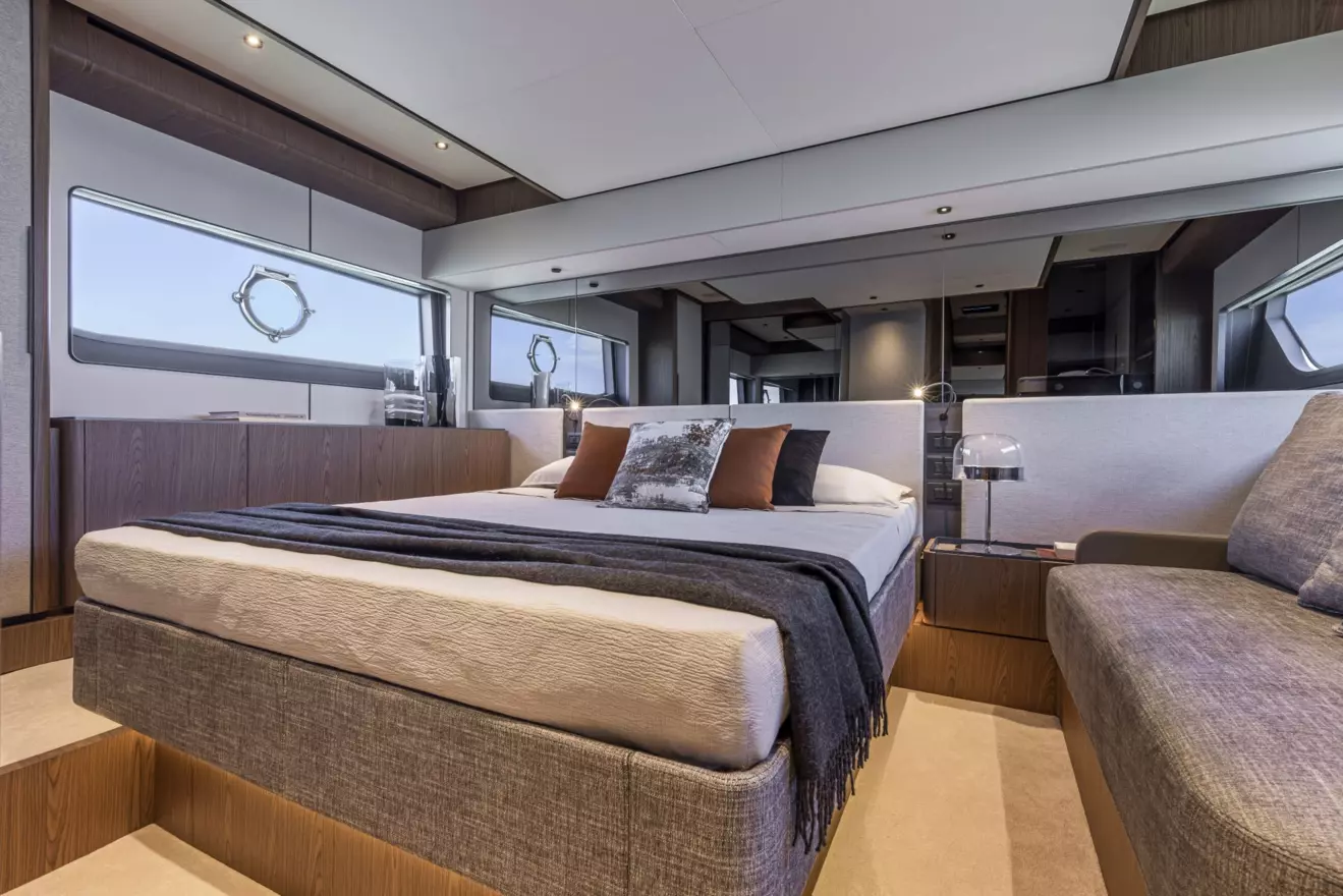 Ferretti 580 interior