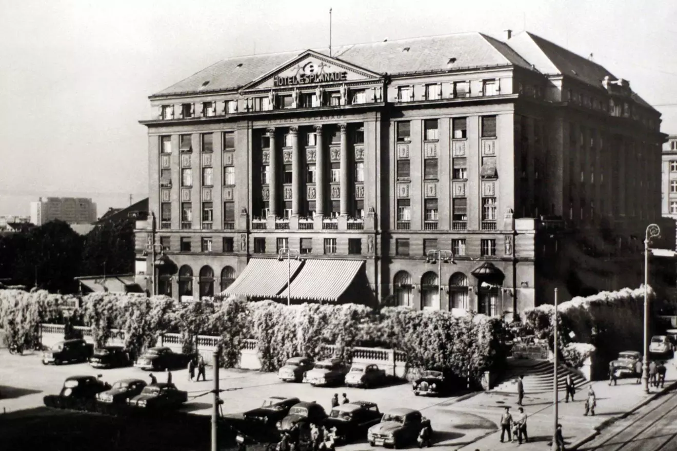 old-building-Esplanade-Zagreb-Hotel-00.jpg