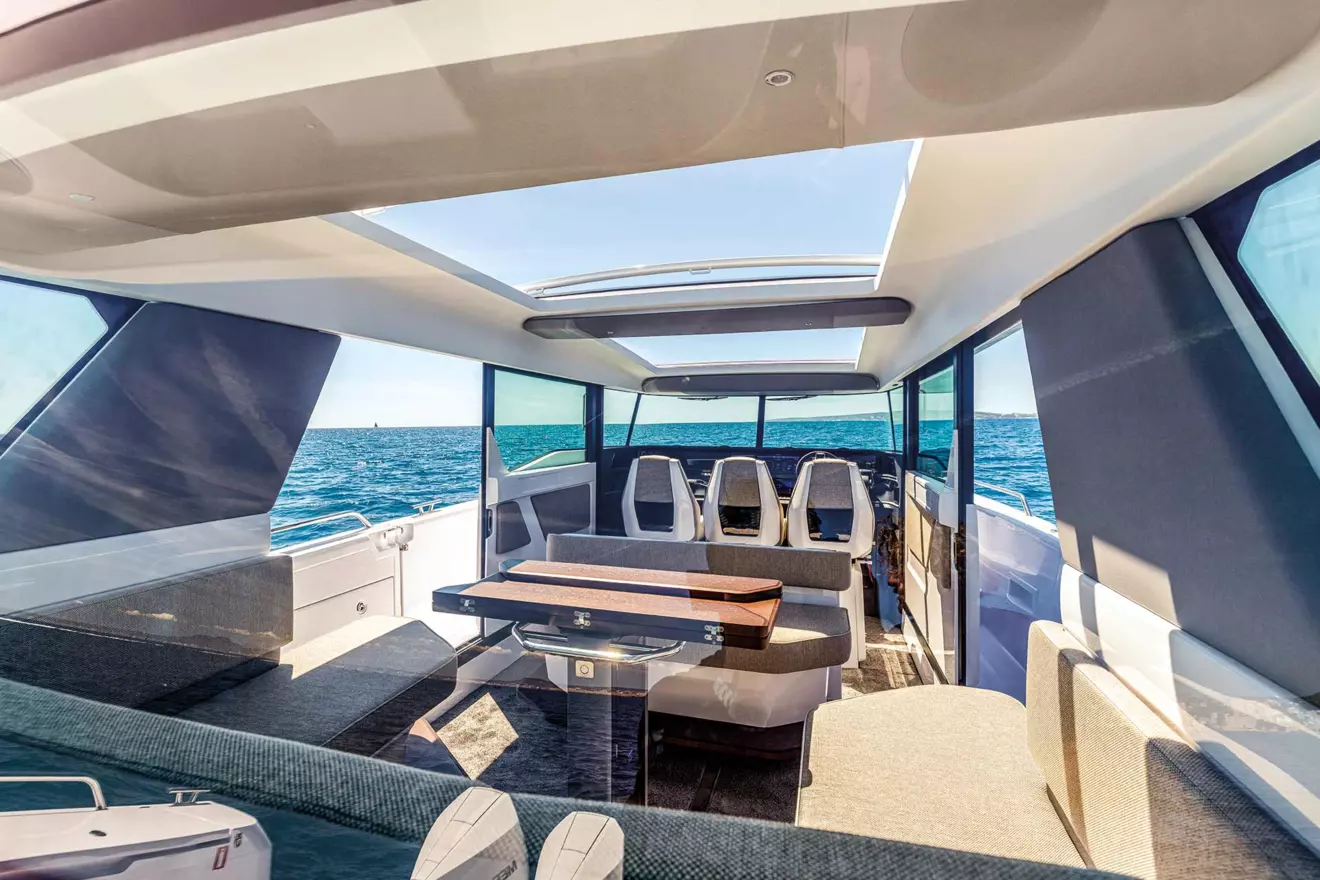 Axopar 45 XC Cross Cabin cockpit