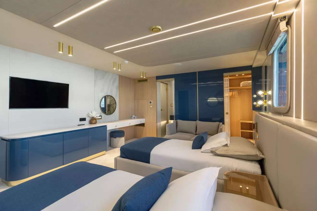 kristal-staklo-yacht-interior.jpg
