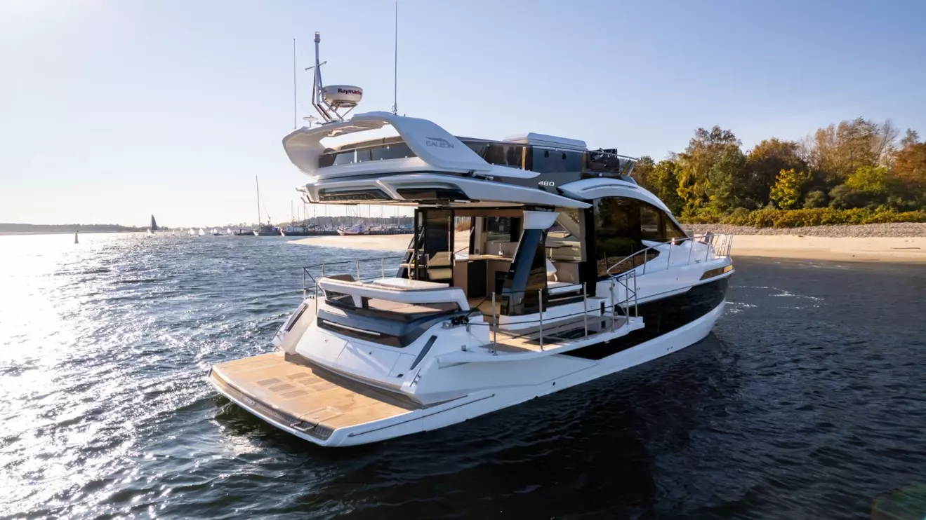 Galeon 480 Fly - anchor.jpg