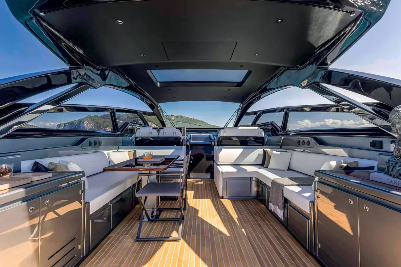 Riva 68 Diable flybridge