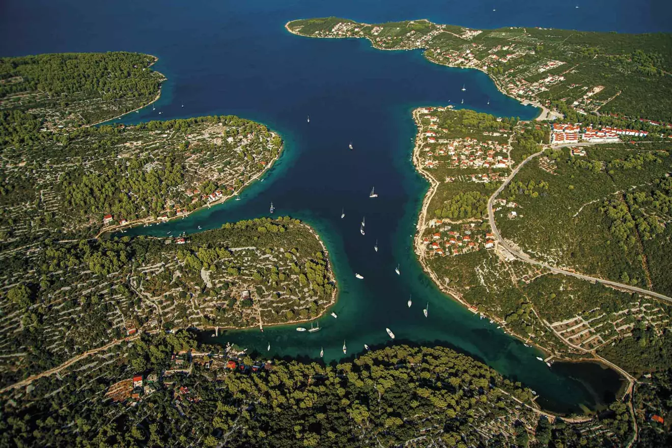 Nečujam bay, Šolta